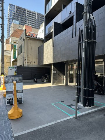 大阪市中央区北久宝寺町１丁目の店舗事務所の駐車場