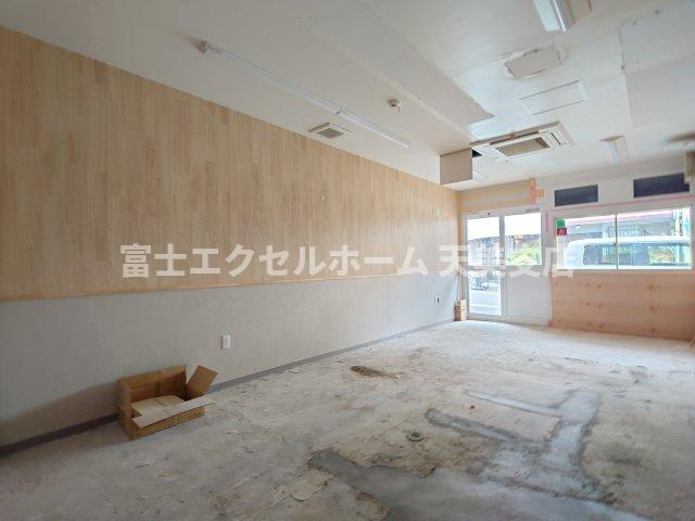 中長尾町那須店舗事務所のロビー