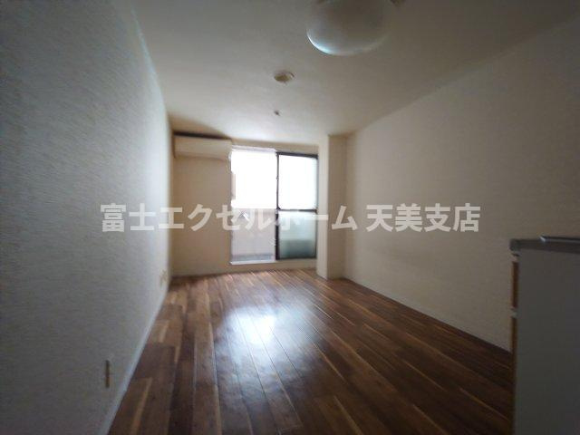堺市堺区竜神橋町１丁の店舗事務所の居間・リビング
