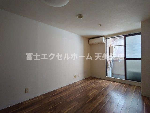 堺市堺区竜神橋町１丁の店舗事務所の居間・リビング