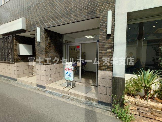 横井ビルのエントランス