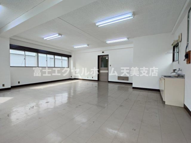 横井ビルのロビー
