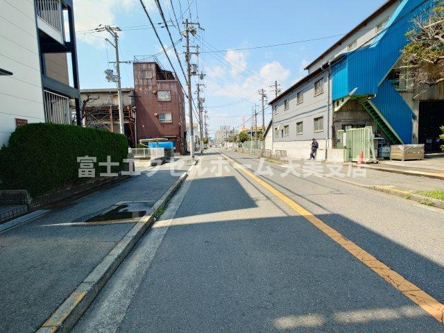 立昌三宝倉庫の駐車場