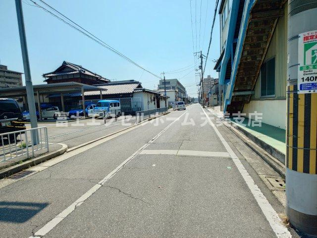 立昌三宝倉庫の駐車場