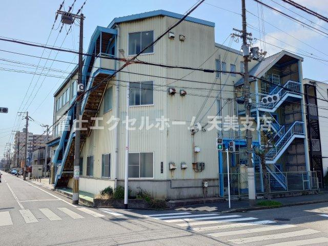 立昌三宝倉庫の外観