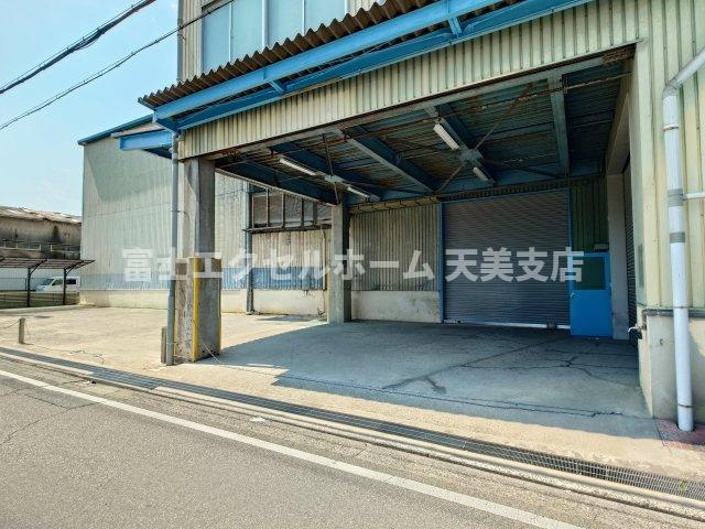 立昌三宝倉庫の駐車場