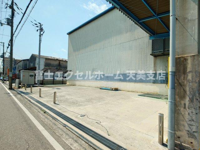 立昌三宝倉庫の駐車場