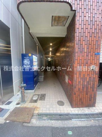 谷四パークヴィラ１階貸事務所のエントランス