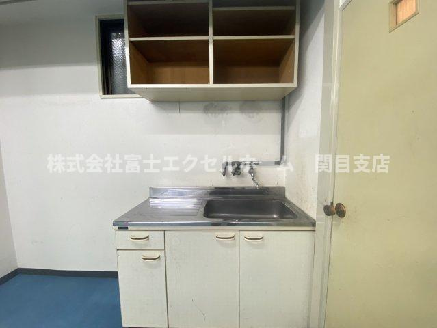 谷四パークヴィラ１階貸事務所のキッチン