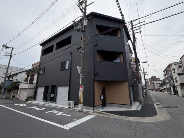 東淀川ガレージハウスの外観