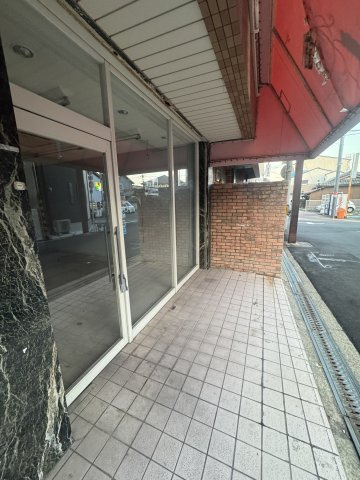 第一山一ビルの玄関