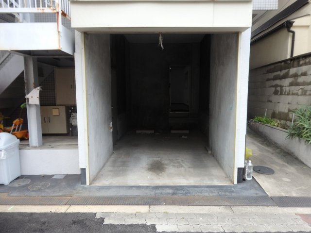 城北・船江マンションの駐車場