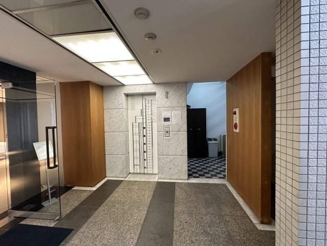 リアライズ南船場ビルのロビー
