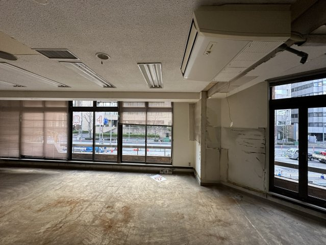 キャビン西本町ビルの洋室