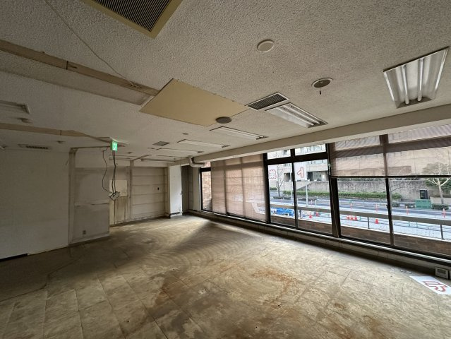 キャビン西本町ビルの洋室