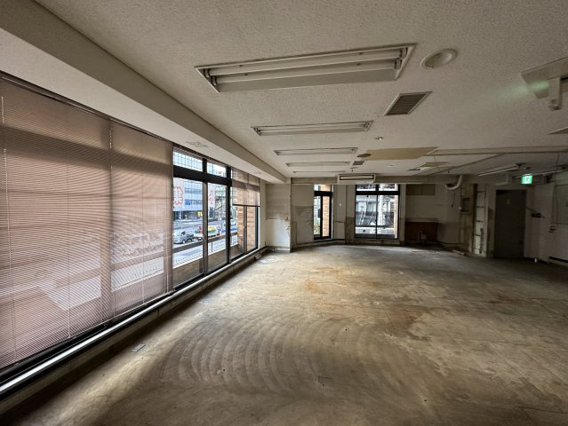 キャビン西本町ビルの洋室