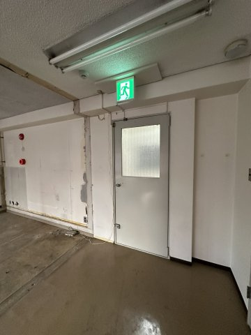 キャビン西本町ビルのエントランス