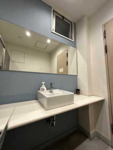 キャビン西本町ビルの洗面所