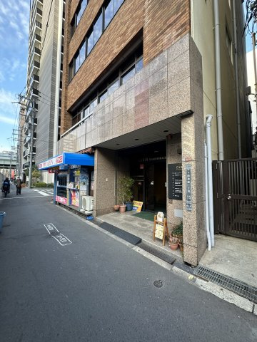 キャビン西本町ビルの玄関