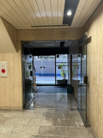 キャビン西本町ビルのエントランス