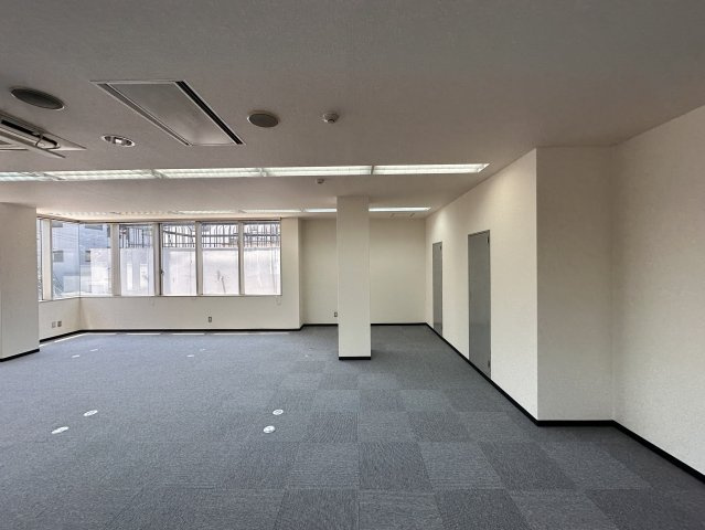 東大阪市長堂１丁目の店舗事務所の洋室