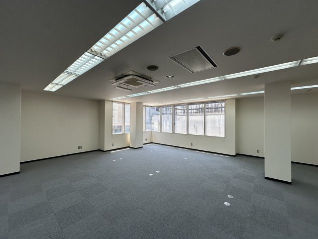 東大阪市長堂１丁目の店舗事務所の洋室