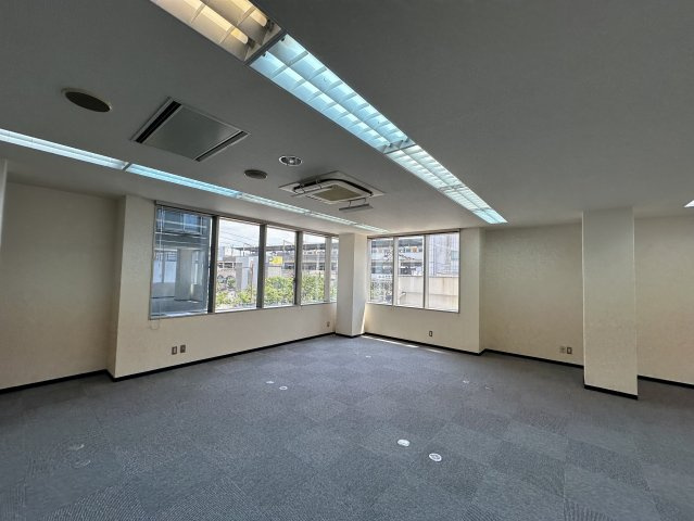 東大阪市長堂１丁目の店舗事務所の洋室