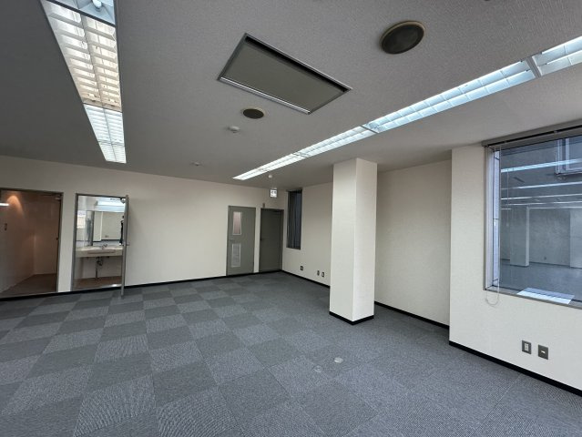東大阪市長堂１丁目の店舗事務所の洋室