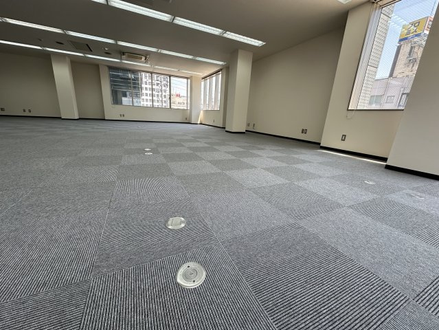 東大阪市長堂１丁目の店舗事務所の洋室