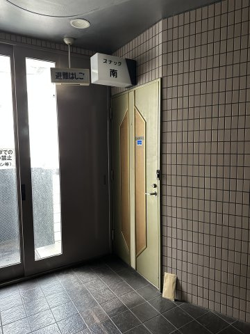 ハロー小阪の玄関
