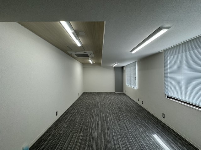 リアライズ堺筋本町ビルの洋室