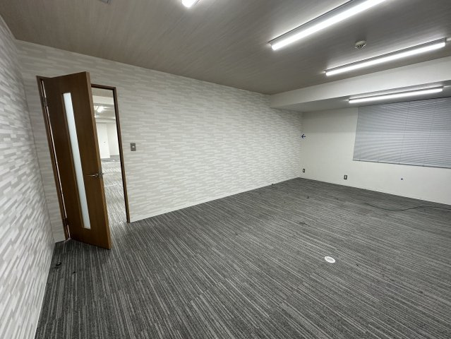 リアライズ堺筋本町ビルの洋室