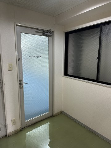 大阪市天王寺区東高津町の事務所のエントランス