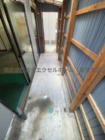大和田店舗付き住宅のバルコニー
