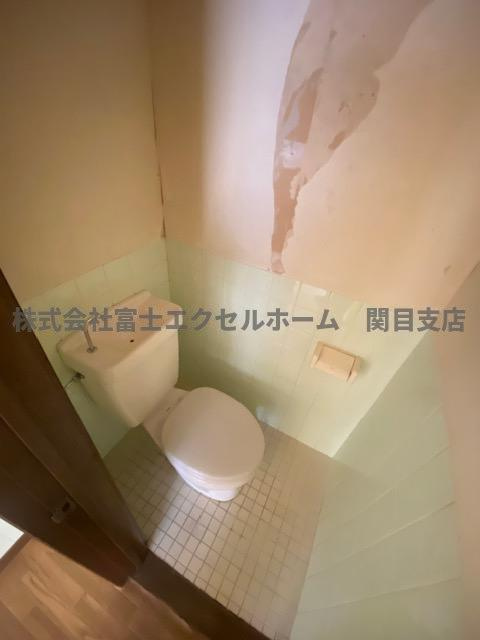 大和田店舗付き住宅のトイレ