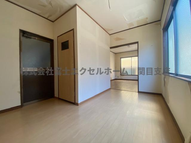大和田店舗付き住宅の内装