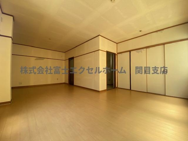 大和田店舗付き住宅の内装