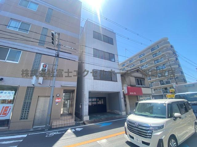 大和田店舗付き住宅の外観