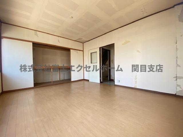 大和田店舗付き住宅の内装