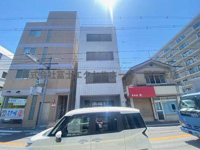 大和田店舗付き住宅の外観