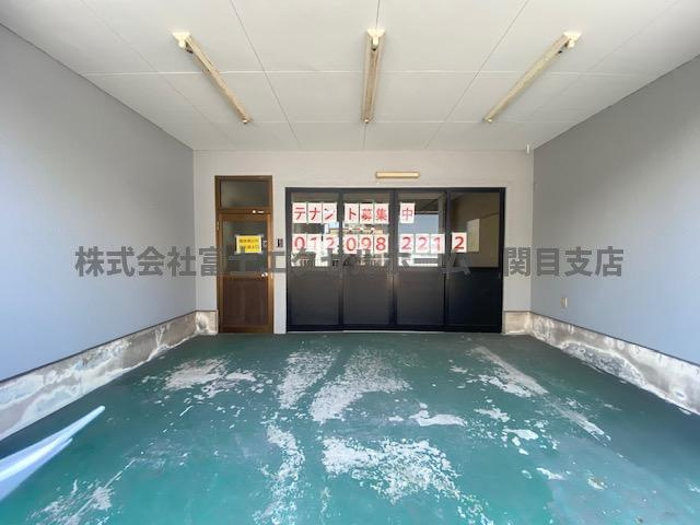 大和田店舗付き住宅の駐車場