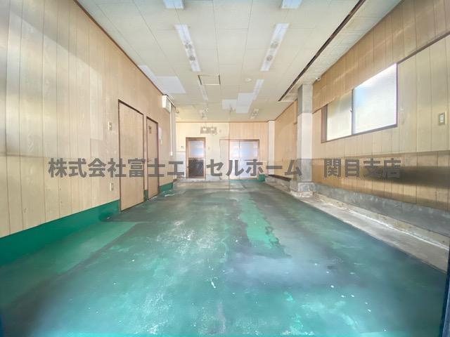 大和田店舗付き住宅の内装
