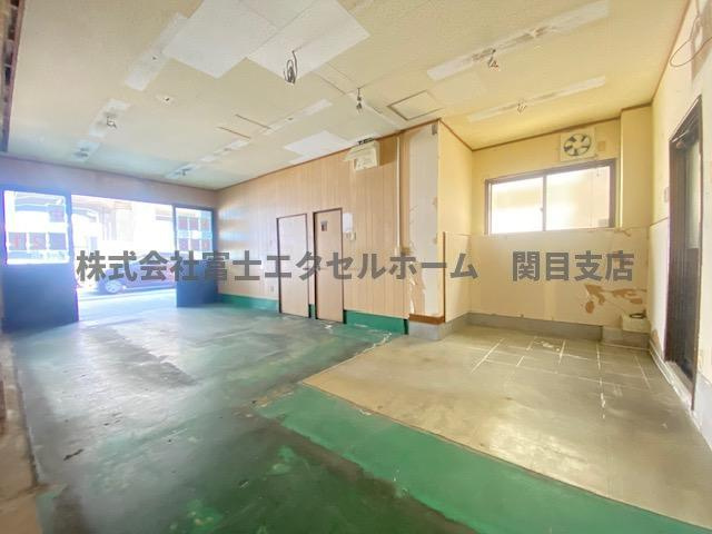 大和田店舗付き住宅の内装