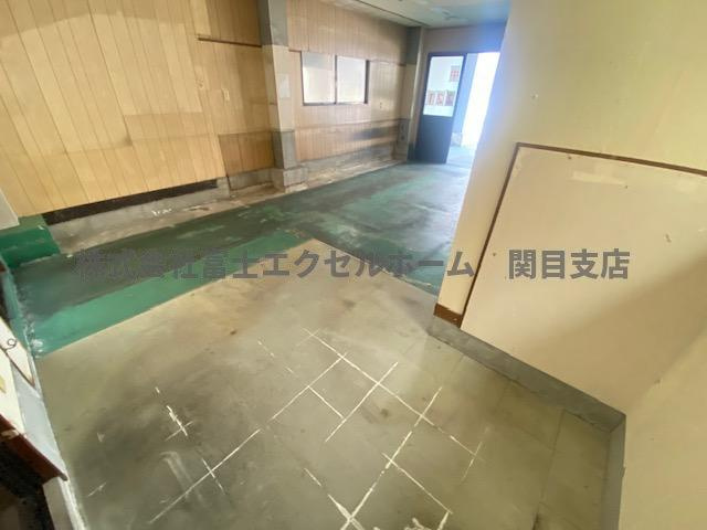大和田店舗付き住宅の内装