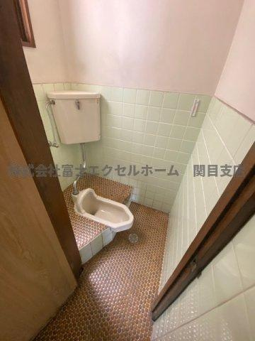 大和田店舗付き住宅のトイレ