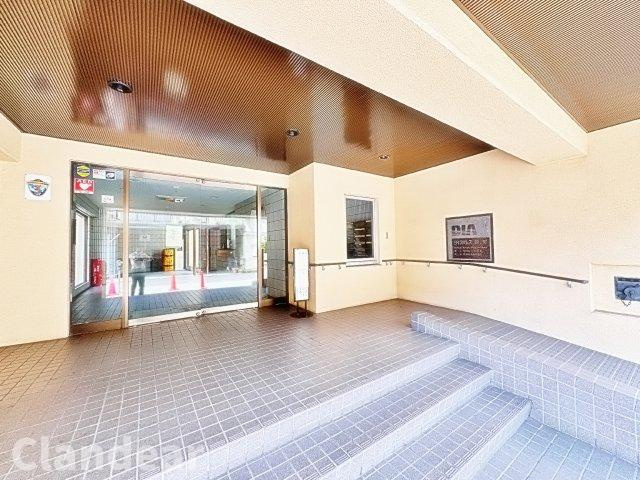 ダイアパレス綾瀬のエントランス|ドキドキの新生活も、安心してスタート。ぴったりの住まいを見つけませんか？クランディアが一緒に住まい選びをサポートします‼　まずは、お気軽にお問合せください　＃クランディア