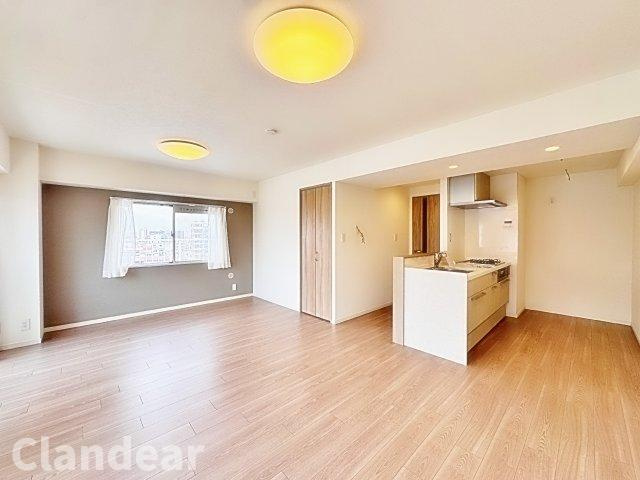 ダイアパレス綾瀬の居間・リビング|ドキドキの新生活も、安心してスタート。ぴったりの住まいを見つけませんか？クランディアが一緒に住まい選びをサポートします‼　まずは、お気軽にお問合せください　＃クランディア