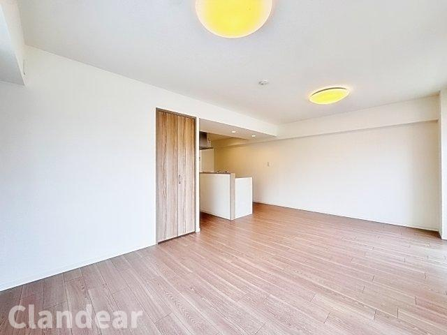 ダイアパレス綾瀬の居間・リビング|ドキドキの新生活も、安心してスタート。ぴったりの住まいを見つけませんか？クランディアが一緒に住まい選びをサポートします‼　まずは、お気軽にお問合せください　＃クランディア