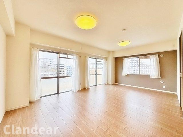 ダイアパレス綾瀬の居間・リビング|ドキドキの新生活も、安心してスタート。ぴったりの住まいを見つけませんか？クランディアが一緒に住まい選びをサポートします‼　まずは、お気軽にお問合せください　＃クランディア