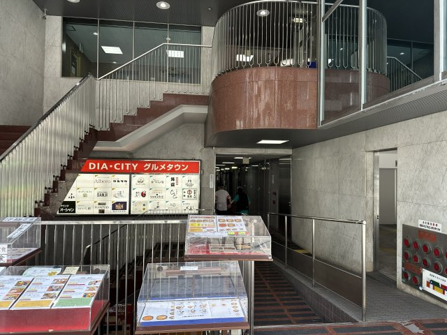 ダイアパレスビル本町のエントランス